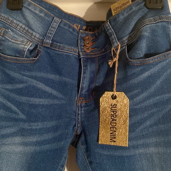 Women’s Size 9, Distressed Denim Ankle Jeans - Picture 2 of 10